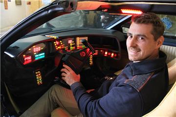Die Knöpfe, Armaturen und Anzeigen im Inneren des Wagens erscheinen äußerst detailverliebt. Der „Turbo Boost“-Schalter darf beim K.I.T.T von Patrick Dahlhaus natürlich auch nicht fehlen.