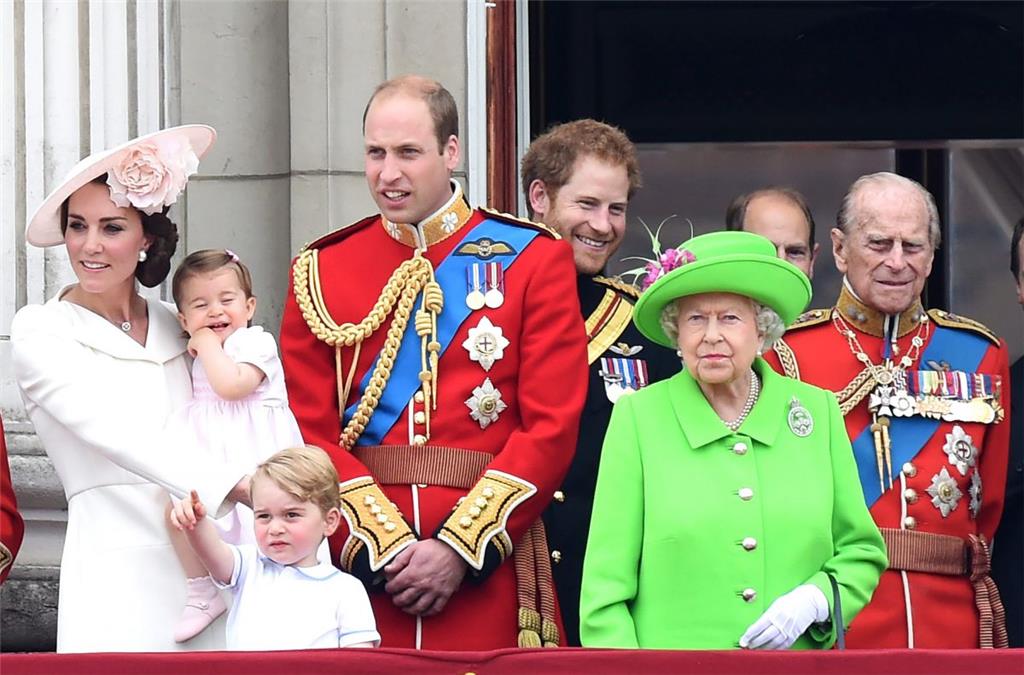 Die königliche Familie auf dem Balkon des Buckingham-Palastes (von links): Cathe...