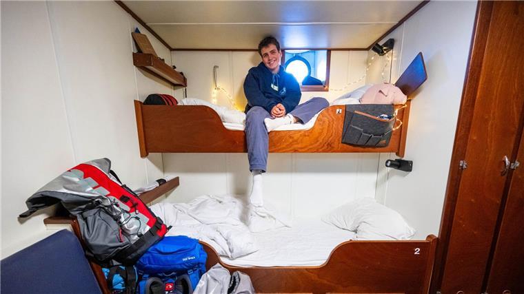 Das segelnde Klassenzimmer - Eine besondere Schule auf See Die Kojen bieten wenig Platz.