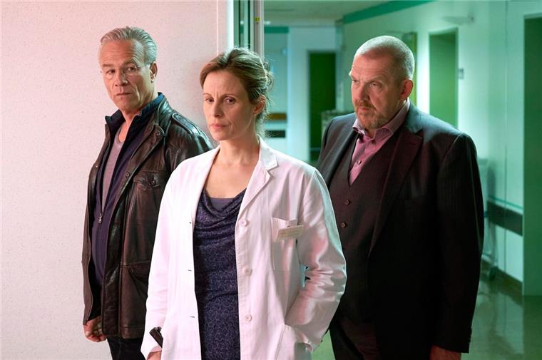 Ermittlungen im Flüchtlingsheim: Das müsst ihr über den Tatort am Sonntag wissen Die Kommissare Max Ballauf (links) und Freddy Schenk untersuchen im aktuellen Tatort-Fall den Mord an zwei Kongolesen.