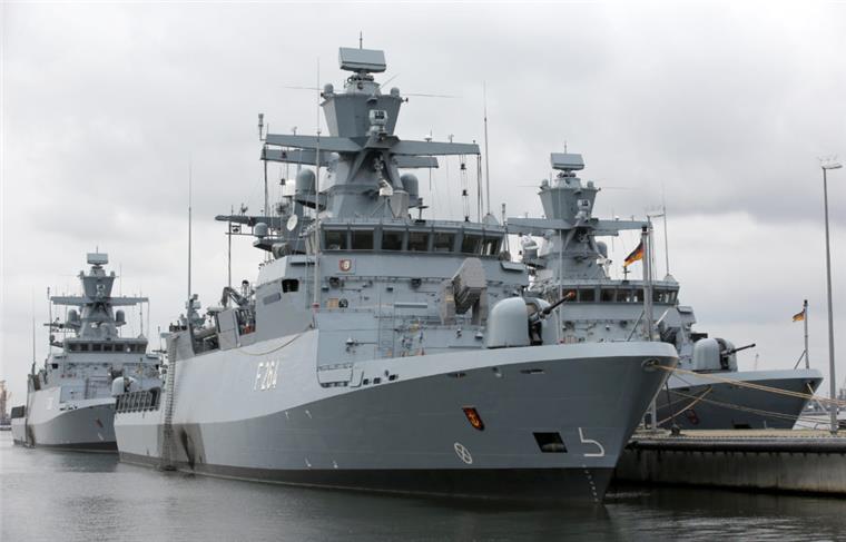 Bremerhavener ertrinkt bei Warnemünde Die Korvette "Magdeburg" liegt im Marinestützpunkt Rostock-Hohe Düne (Mecklenburg-Vorpommern). Sie war bei der Suche des Vermissten im Seegebiet Warnemünde am Dienstag beteiligt.