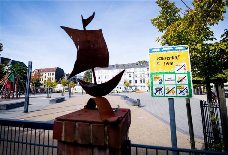 Die kostenlosen Angebote auf dem Leher Pausenhof richten sich an alle Menschen und werden zusätzlich begleitet durch einen Sprach- und Kulturmittler, der Deutsch, Arabisch, Kurdisch und Türkisch spricht und dabei hilft, sprachliche Hürden zu überwinden.
