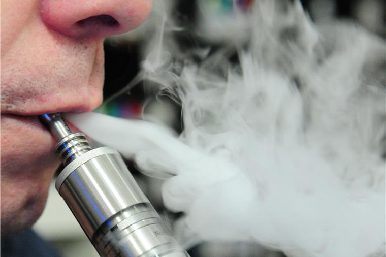 Gepanschte E-Liquids in Bremerhaven: Ermittlungen laufen noch Die Krankheitsfälle in Bremerhaven nach dem Konsum von E-Zigaretten aus dem Oktober 2019 sind noch nicht aufgeklärt.