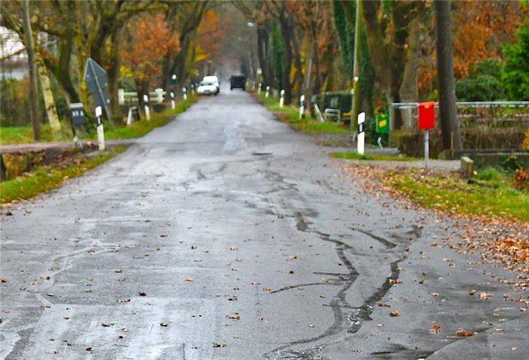 Kritik in Hymendorf: Kinder müssen weit zum Schulbus laufen Die Kreisstraße 65 zwischen Hymendorf und Drangstedt