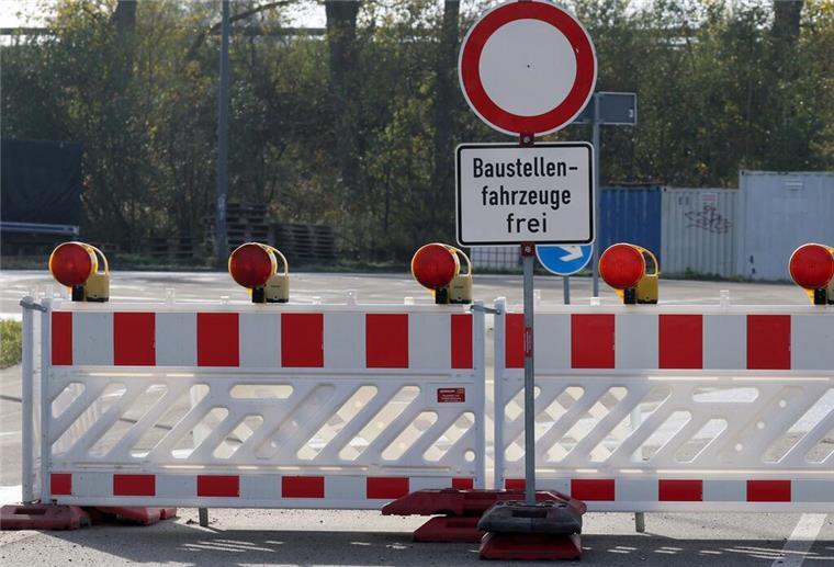 Sandstedt: Kreisstraße wird tagelang voll gesperrt Symbolbild Straßensperrung