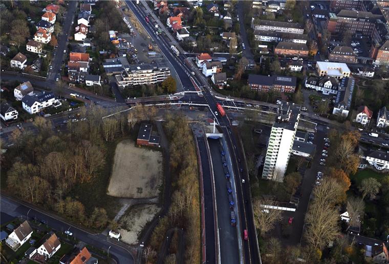 Bremerhaven: Kreuzung am Jägerhof wird gesperrt Die Kreuzung Wurster Straße und Cherbourger Straße wird von Freitag bis Sonntag gesperrt. Für den Verkehr zwischen Autobahn und Hafen ist die Straße aber geöffnet.