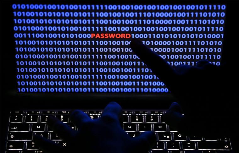 Nullen und Einsen stehen auf einem Bildschirm. Darunter das Wort Password.