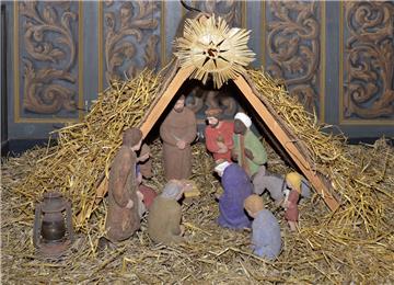 Die Krippe der Wremer Kirchengemeinde fällt sofort beim Betreten der Kirche ins ...
