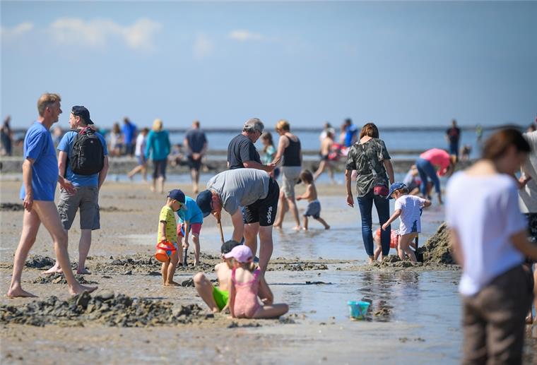 Drastische Einbrüche beim Tourismus im Cuxland Die Küste (wie hier in Cuxhaven-Dehnen) hat in diesem Sommer davon profitiert, dass sich etliche Touristen nicht ins Ausland getraut haben.