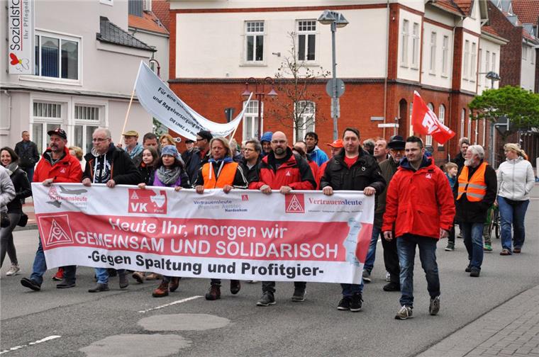 Nordenham: Gewerkschafter demonstrieren für ein Europa der Solidarität Die Kundgebung zum 1. Mai ist mit einem Demonstrationszug durch die Nordenhamer Innenstadt eröffnet worden.