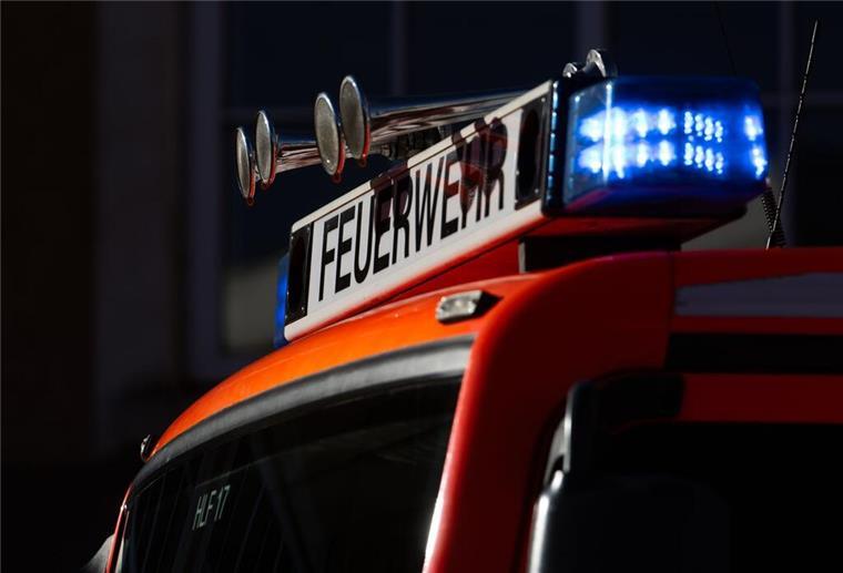 Feuerwehr im Großeinsatz: Flammen zerstören Lagerhalle in Elsdorf-Volkensen Die Lagerhalle in Volkensen wurde vollständig zerstört.