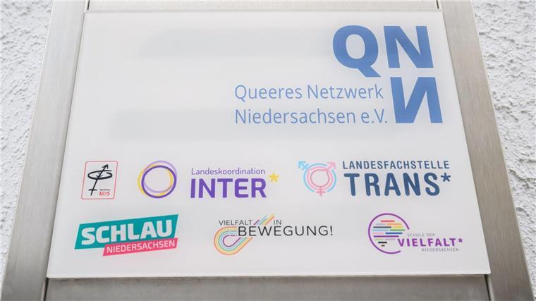 Hunderte Personen ändern Geschlechtseintrag und Vornamen Die Landesfachstelle Trans* ist beim Queeren Netzwerk Niedersachsen angesiedelt.