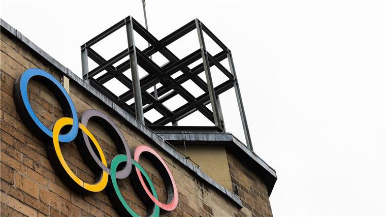NRW plant Olympia-Bürgerbefragung - Schwimmen auf Schalke Die Landesregierung NRW stellte das Bewerbungskonzept im Deutschen Sport und Olympia Museum in Köln vor.