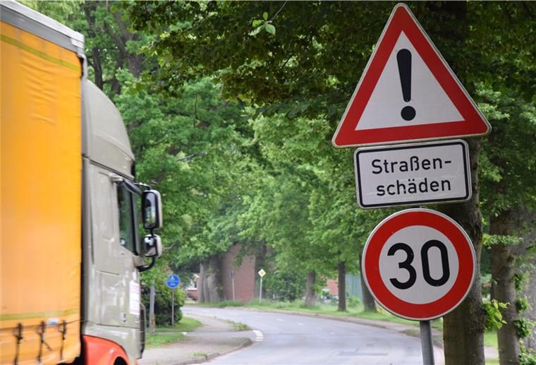 Rhadereistedt: L 122 ab September Großbaustelle Die Landesstraße 122 wird vom Rhadereistedter Ortseingang aus Richtung Rhade bis zum Ortsausgang von Ostereistedt in Richtung Zeven komplett erneuert.