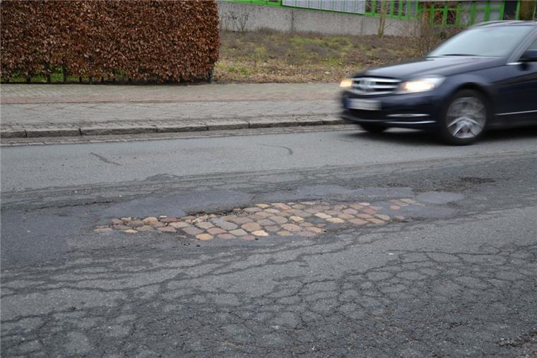 Auf dem Quabben: Politiker warnt vor Achsbrüchen in Zeven Die Landesstraße 131 ist im Bereich Auf dem Quabben/Scheeßeler Straße in Zeven seit Jahren in einem beklagenswerten Zustand.