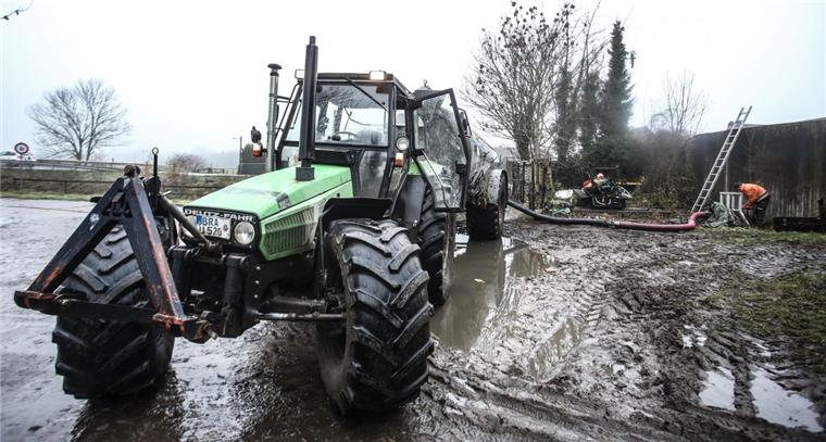Gülle-Tanks in der Wesermarsch drohen überzulaufen Die Landwirte in der Region wissen langsam nicht mehr, wohin mit ihrer Gülle.