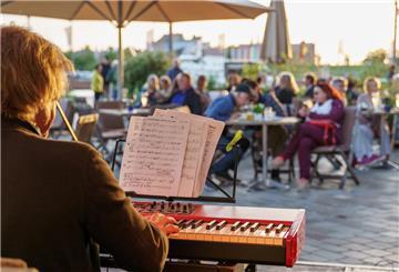 Musikauftritt mit Publikum in Bremerhaven.