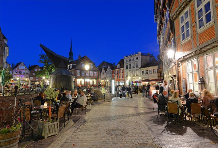 Die Nacht zum Tage machen Lange Nacht