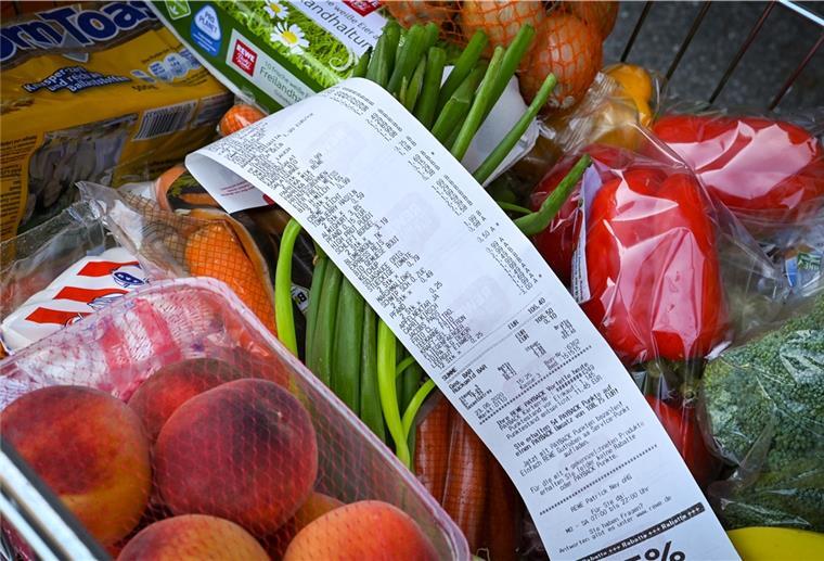 Inflation: Langener Familie macht den Preisvergleich Die Langenerin Jana Kuntzmann und ihre Tochter Hanna haben einen Vorher-nachher-Preisvergleich im Supermarkt gemacht.