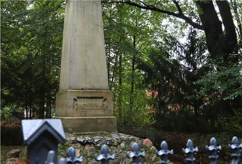 Die Lent-Kaserne soll nach einem Vorschlag der Soldaten in Zukunft Von-Düring-Kaserne heißen. Der Forstbeamte und Freikorps ist auf dem Kasernen-Gelände begraben. 