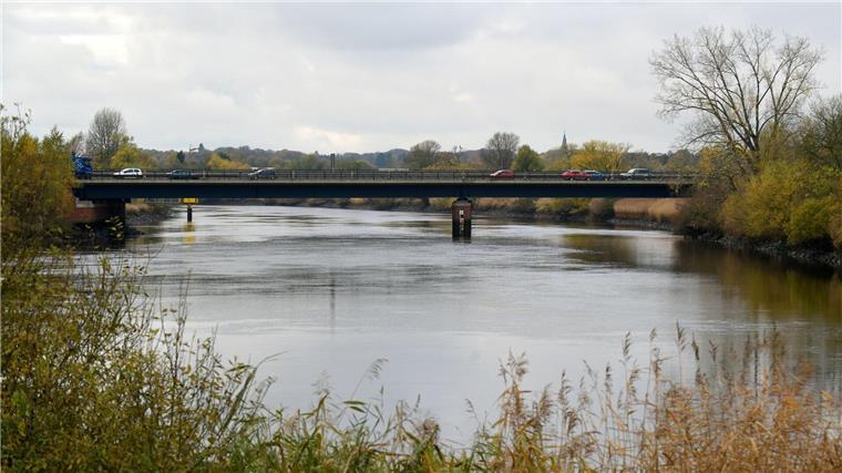 13-Jähriger ertrinkt in Lesum in Bremen Die Lesum fließt in Bremen in die Weser. In dem Fluss ist ein 13-Jähriger ertrunken. (Symbolfoto)