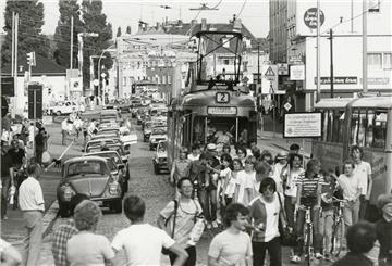 Die letzte Fahrt einer Straßenbahn in Bremerhaven am 30. Juli 1982.