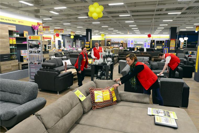 Poco eröffnet am Samstag Markt in Wulsdorf Die letzten Handgriffe werden im Wulsdorfer Poco-Markt noch getätigt. Am Samstag feiert der Möbel-Discounter Neueröffnung.