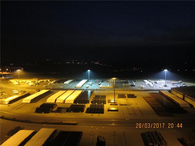 Teststrecke im Braker Hafen: LED-Lampen machen das Rennen Die Licht-Teststrecke am Niedersachsenkai: Niedersachsen Ports testet in Brake gemeinsam mit Bremenports und der BLG innovative Beleuchtungen.