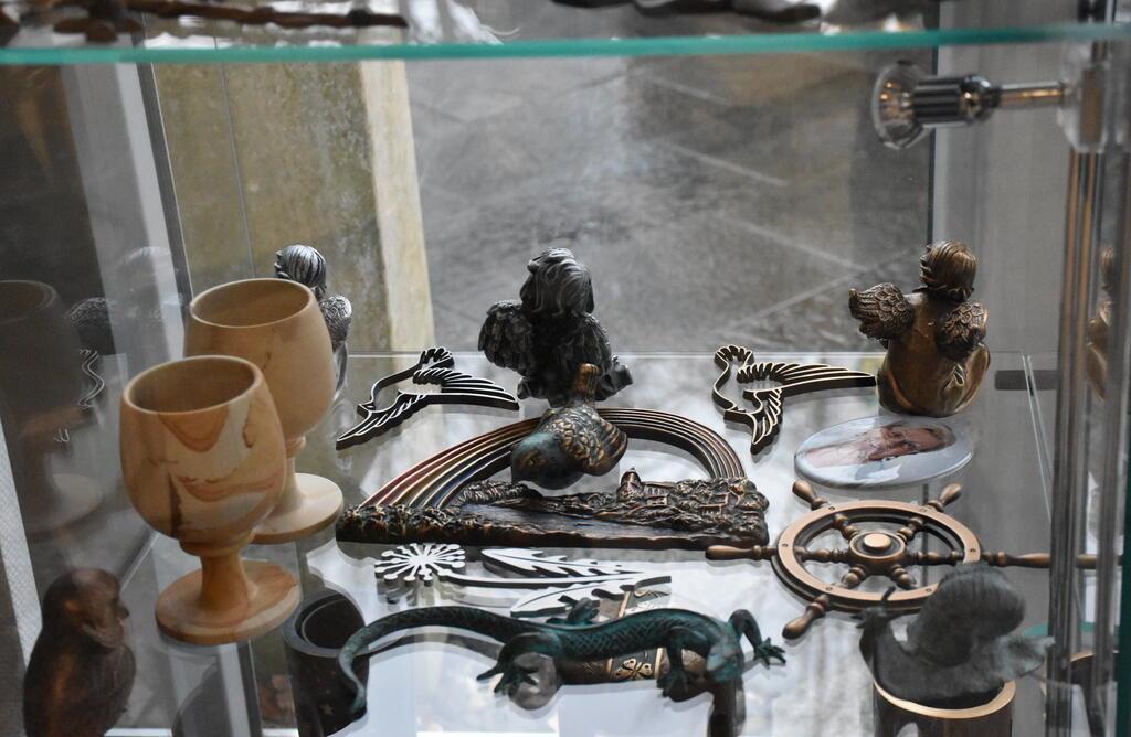 Die Liebe zum Detail wird in der Auslage in der Vitrine im Ladengeschäft der Fir...
