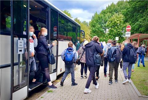Die Linke hat in der Bremerhavener Stadtverordnetenversammlung einen Dringlichkeitsantrag gestellt. Thema sind die überfüllten Schulbusse.