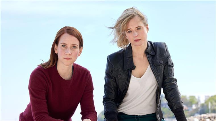 Millionen sehen Flensburger Krimiserien im ZDF Die Lorentzen-Schwestern Viktoria (Lena Dörrie, l) und Feli (Caroline Hanke, r) aus der der ZDF- Krimireihe „Mordsschwestern - Verbrechen ist Familiensache“.