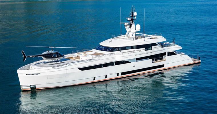 Bremerhavener Lloyd Werft stellt auf weltgrößter Yachtmesse aus Die Luxusyacht "Cecilia" soll 30 Millionen Euro kosten.