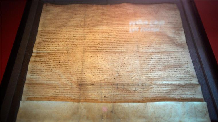 Magna-Carta-Protest: Seniorinnen plädieren auf unschuldig Die Magna Carta gilt als Vorläuferin moderner Verfassungsdokumente