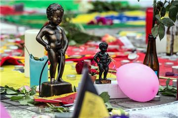 Die  Manneken Pis-Figuren stehen allerorts in Brüssel als Zeichen gegen den Terror. 