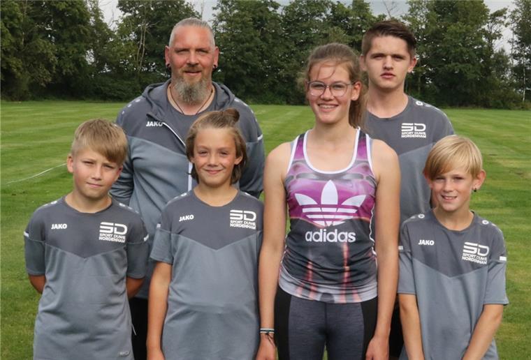 Gelungener Auftakt für neu geschaffene Klootliga Die Mannschaft des KBV Schweewarden wurde nach dem ersten Wettkampf Vierter. Von links: Felix Klee, Bahnweiser Frank Helmerichs, Nolan Helmerichs, Tabea Freese, Kevin Duhm und Falk Freese.