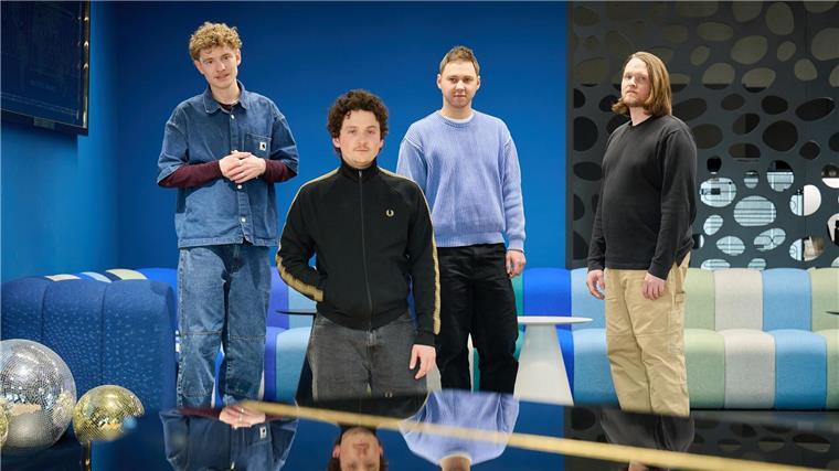 Von Krisen und Aufbruch: Provinz setzt neue Akzente Die markante Stimme des Leadsängers Vincent Waizenegger (2.v.l0.) steht im Fokus. (Archivbild)