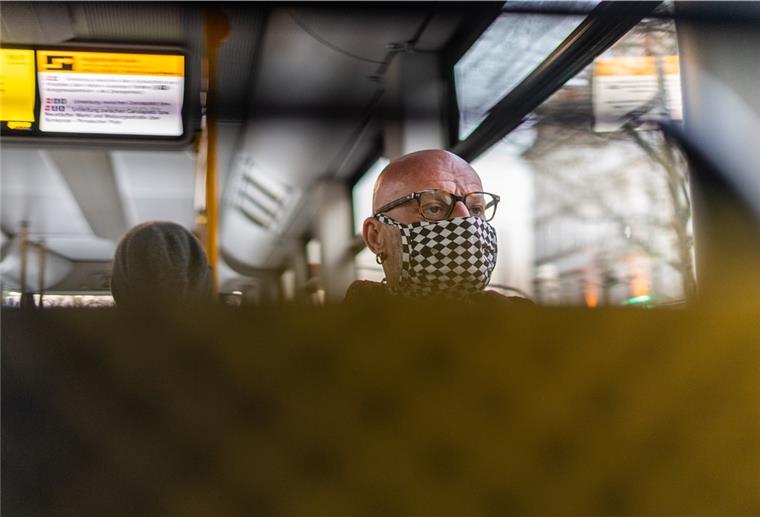 Die Maskenpflicht gilt ab Montag auch in Niedersachsen.