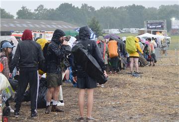 Die Massen auf dem Deichbrand trotzten dem Regen. In der Schlange der Slow Lane kann es schon einmal etwas länger dauern.