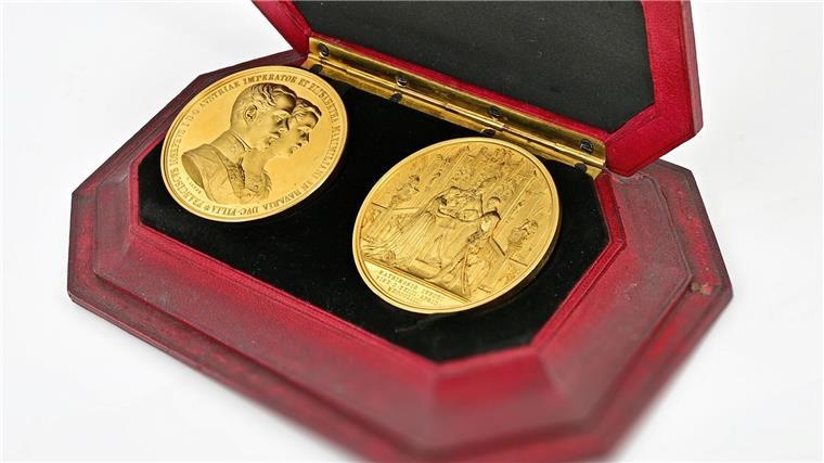 Medaillen von Sisi-Hochzeit für 100.000 Euro versteigert Die Medaillen sind aus reinem Gold.