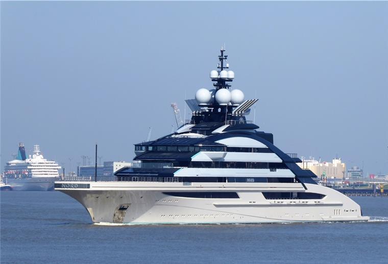Milliardär schickt seine Megayacht zurück zur Werft Die Megayacht „Nord“ kehrte nach nur sechs Monaten an die Weser zurück, kam von Gibraltar.