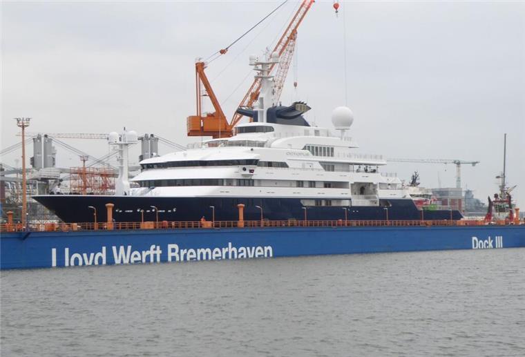 So versteckt die Lloyd Werft die Megayacht „Octopus“ Megayacht