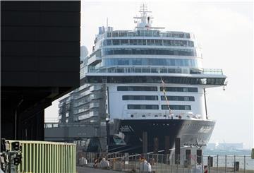 Die „Mein Schiff 1“ startete Sonntagabend vom Kreuzfahrtterminal auf eine ganz große Fahrt, fast direkt in die Karibik. 