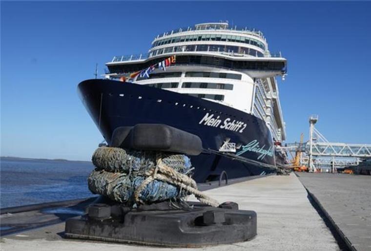 Das Designer-Schiff in der Flotte: Das macht die „Mein Schiff 2“ so besonders Die "Mein Schiff 2" liegt an der Columbuskaje in Bremerhaven.