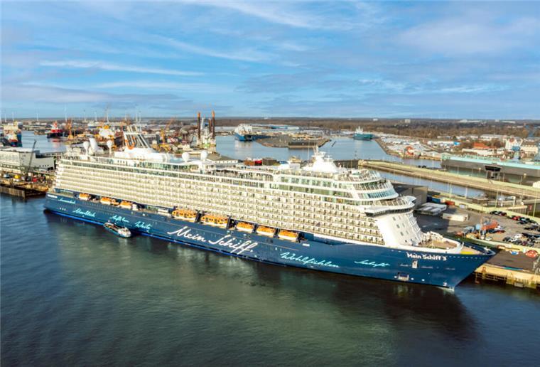 „Mein Schiff 3“ feiert Geburtstag! Jubiläums-Kreuzfahrt endet in Bremerhaven Die "Mein Schiff 3" liegt im Hafen. Die „Mein Schiff 3“ feiert am Donnerstag ihren 11. Geburtstag. Die Jubiläums-Kreuzfahrt startet in Bremerhaven – und wird dort auch enden.