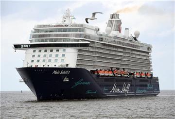 Das Kreuzfahrtschiff "Mein Schiff 3" auf See.