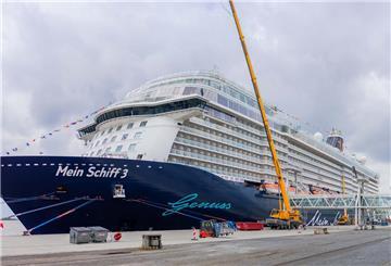Die „Mein Schiff 3“ von Tui Cruises am Kreuzfahrtterminal in Bremerhaven.