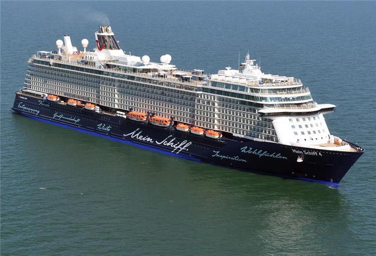 Die "Mein Schiff 4" der Tui Cruises auf hoher See.