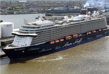  „Mein Schiff 4“  in Bremerhaven.