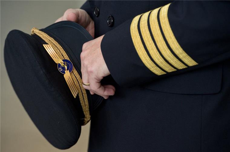 Die Menschen schenken der Berufsgruppe der Piloten weiterhin vollstes Vertrauen. Eine Studie der GfK hat nun die vertrauenswürdigsten Berufe aufgelistet.