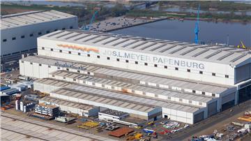 Blick auf die Produktionsstätte der Meyer-Werft.